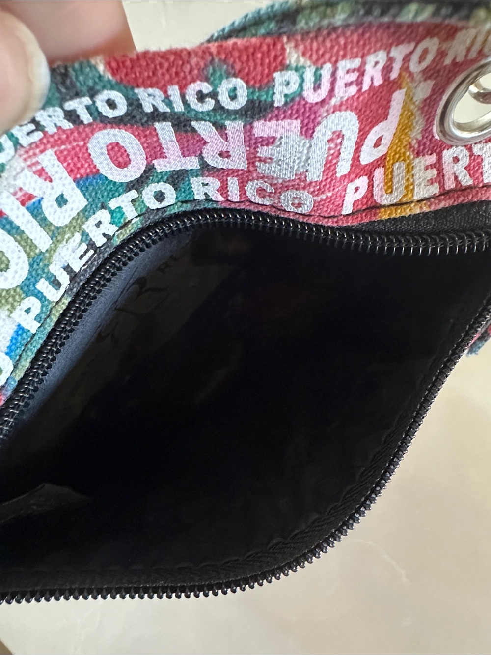 Robin Ruth Multicolor PUERTO RICO Text Crossbody Bag - Picture 7 of 9
